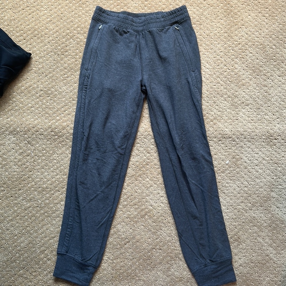 Lululemon charcoal gray sweatpants